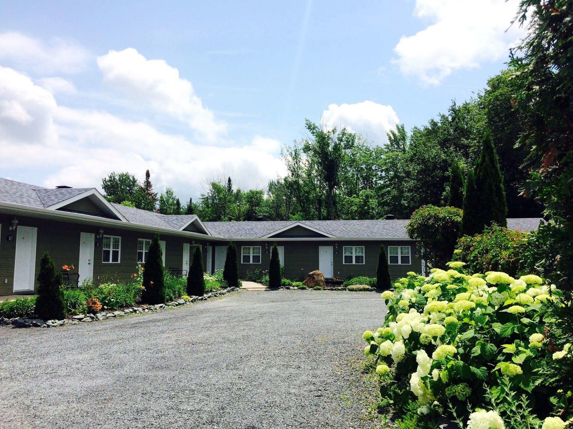 Motel Des Cedres Sherbrooke Exterior foto